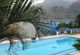 Menikmati Pemandangan Danau Toba dari Villa Armina